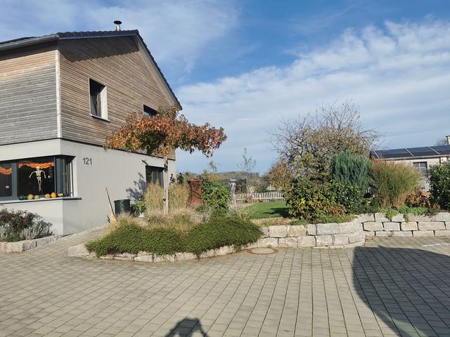 Hofgestaltung mit Rundbeet